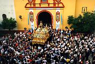 procesion.jpg (11065 bytes)